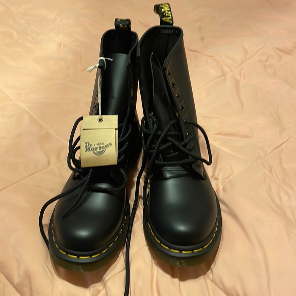SOLD Dr Marten’s black boot, women’s 9